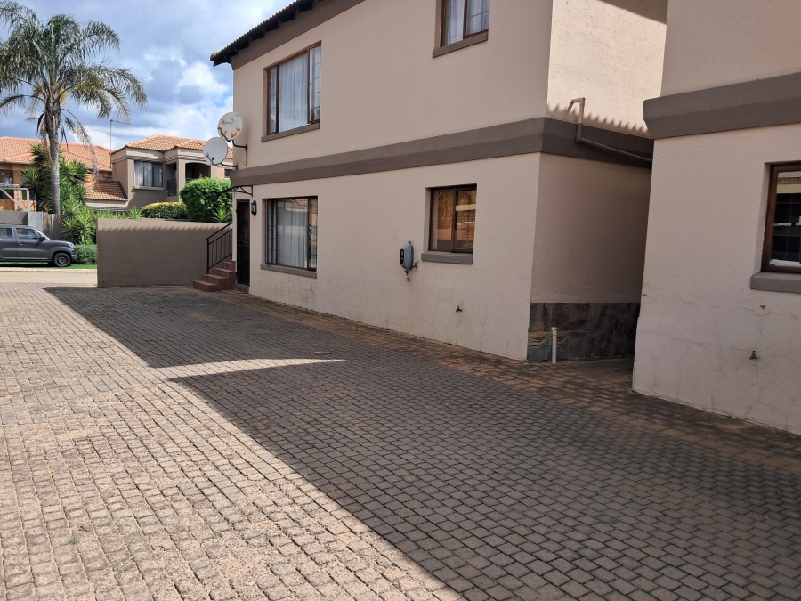3 Bedroom Property for Sale in Sonneveld Gauteng