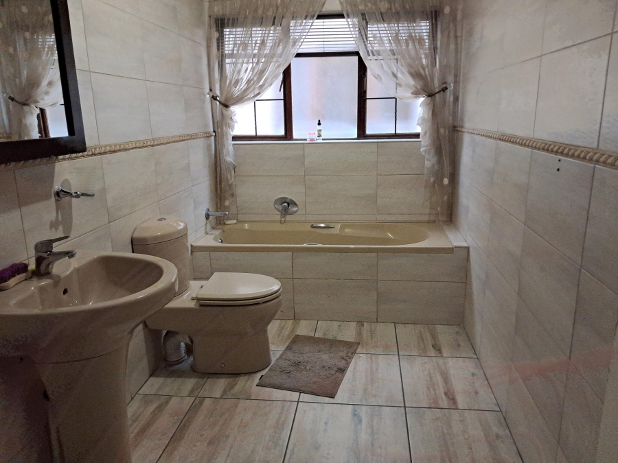 3 Bedroom Property for Sale in Sonneveld Gauteng