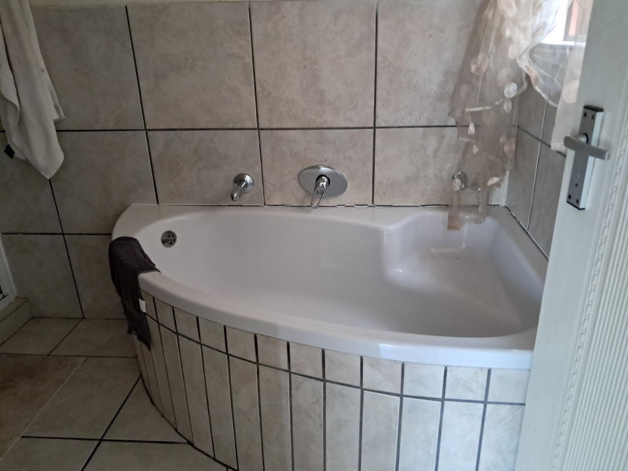3 Bedroom Property for Sale in Sonneveld Gauteng