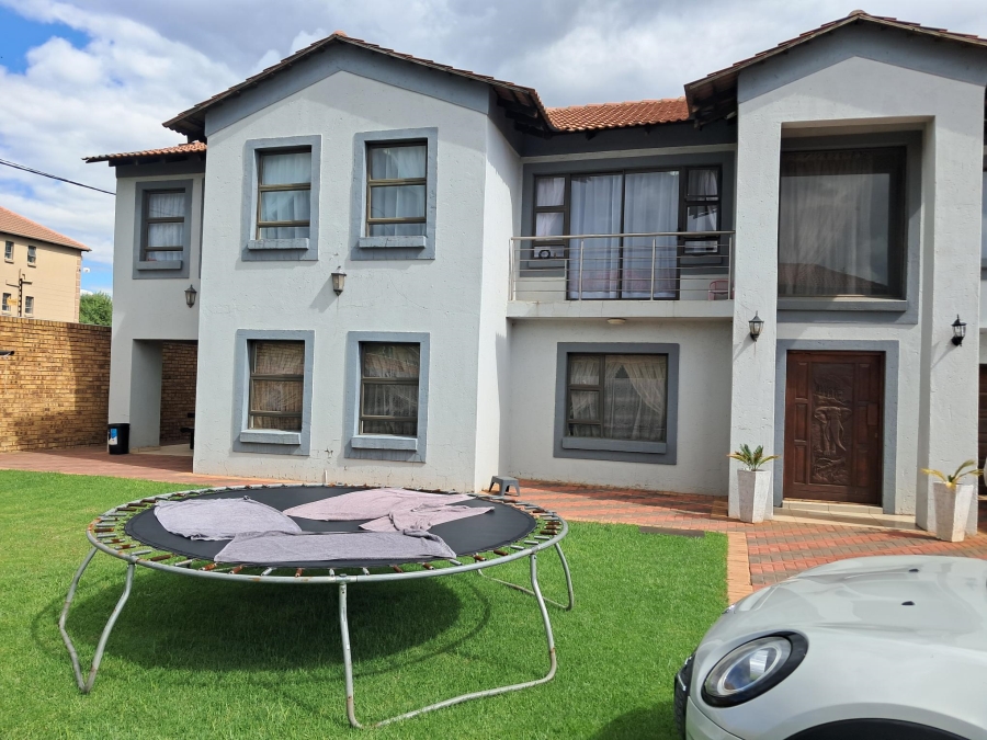 4 Bedroom Property for Sale in Sonneveld Gauteng