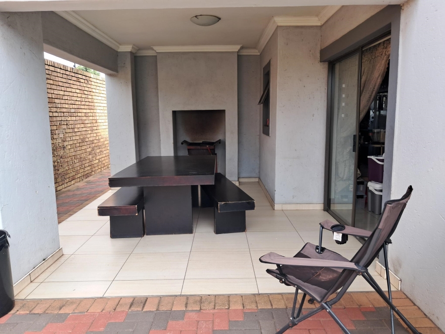 4 Bedroom Property for Sale in Sonneveld Gauteng