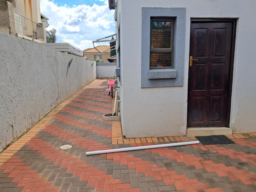 4 Bedroom Property for Sale in Sonneveld Gauteng