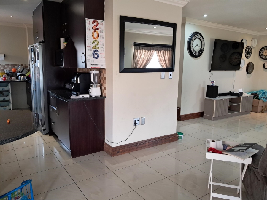 4 Bedroom Property for Sale in Sonneveld Gauteng