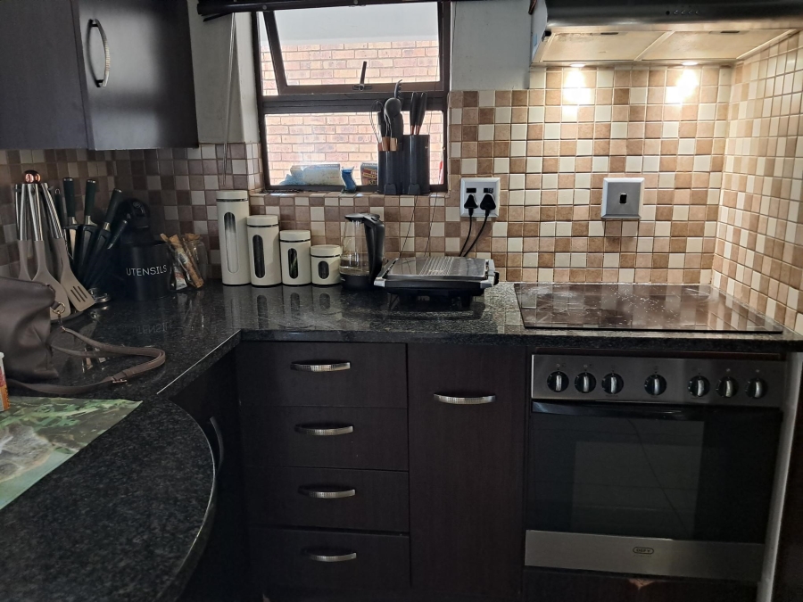 4 Bedroom Property for Sale in Sonneveld Gauteng