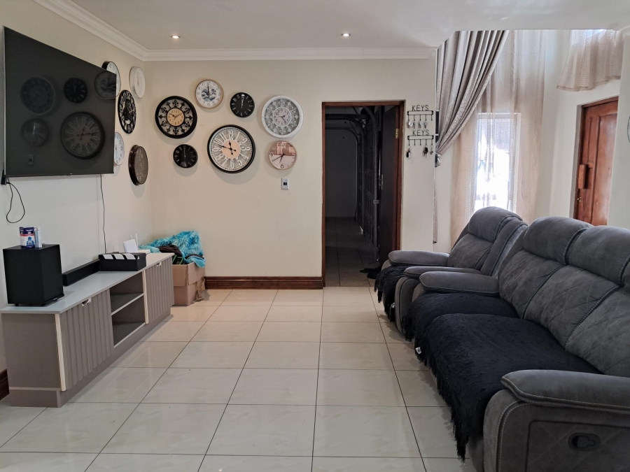 4 Bedroom Property for Sale in Sonneveld Gauteng