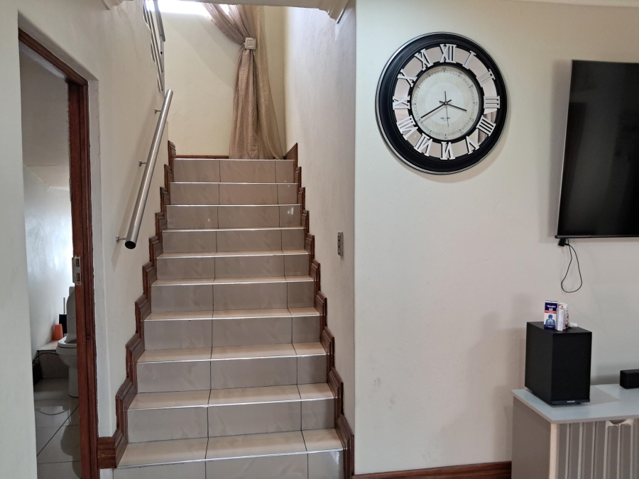 4 Bedroom Property for Sale in Sonneveld Gauteng