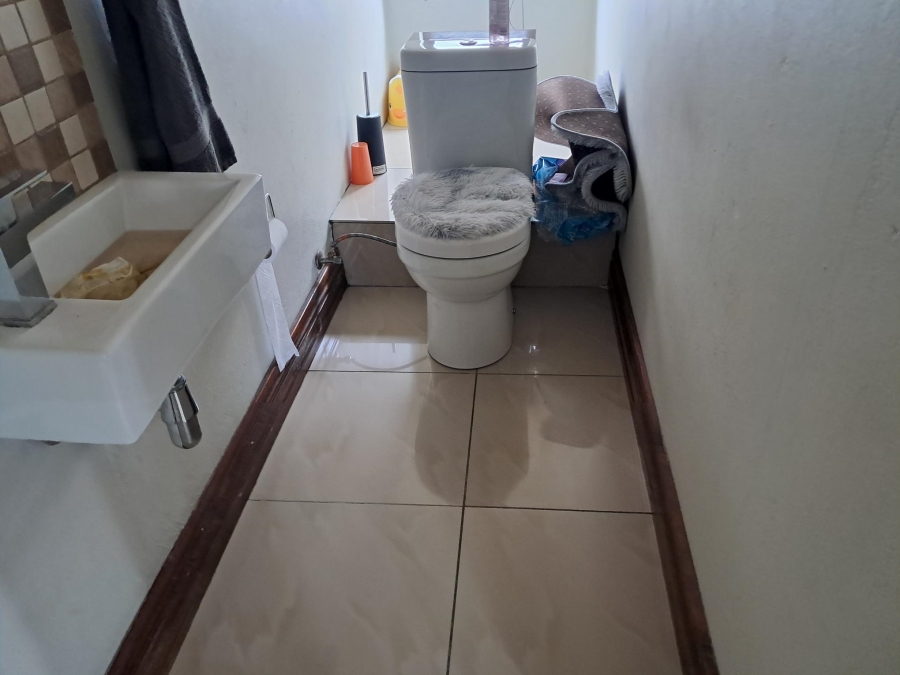 4 Bedroom Property for Sale in Sonneveld Gauteng