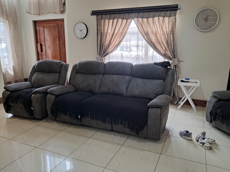 4 Bedroom Property for Sale in Sonneveld Gauteng