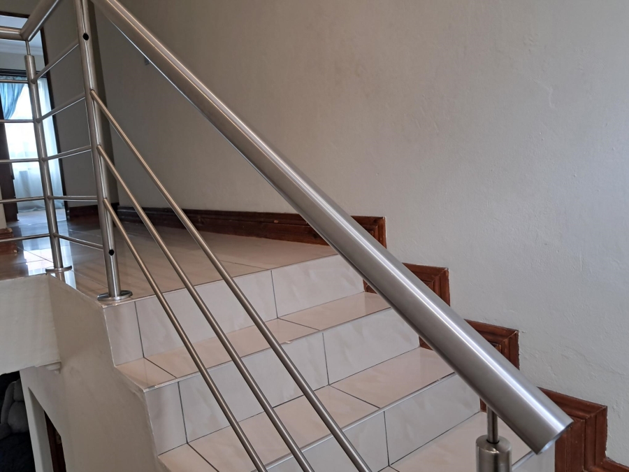 4 Bedroom Property for Sale in Sonneveld Gauteng