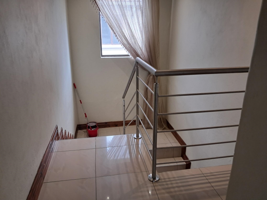 4 Bedroom Property for Sale in Sonneveld Gauteng