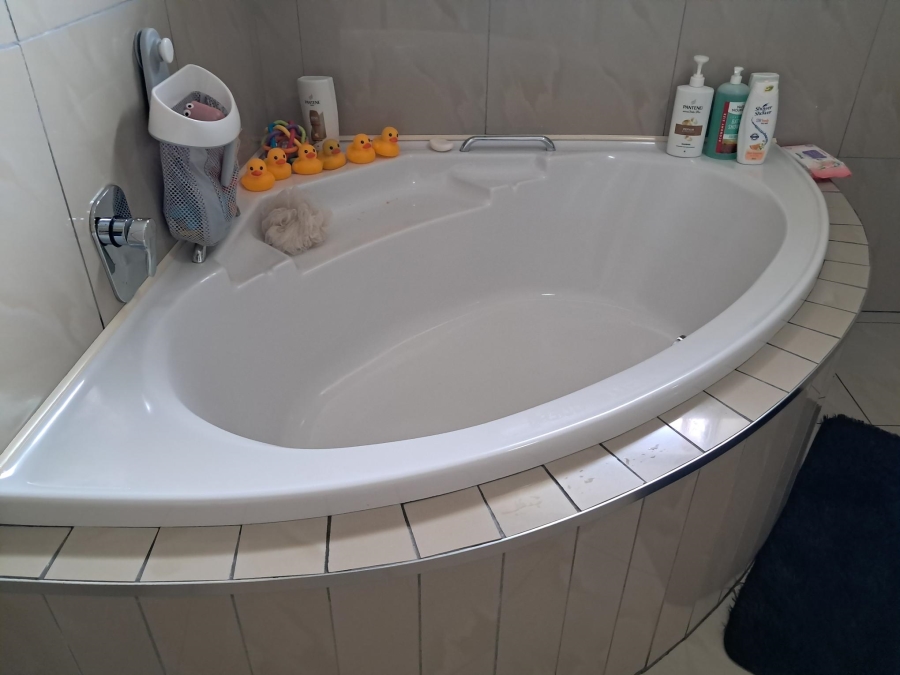 4 Bedroom Property for Sale in Sonneveld Gauteng