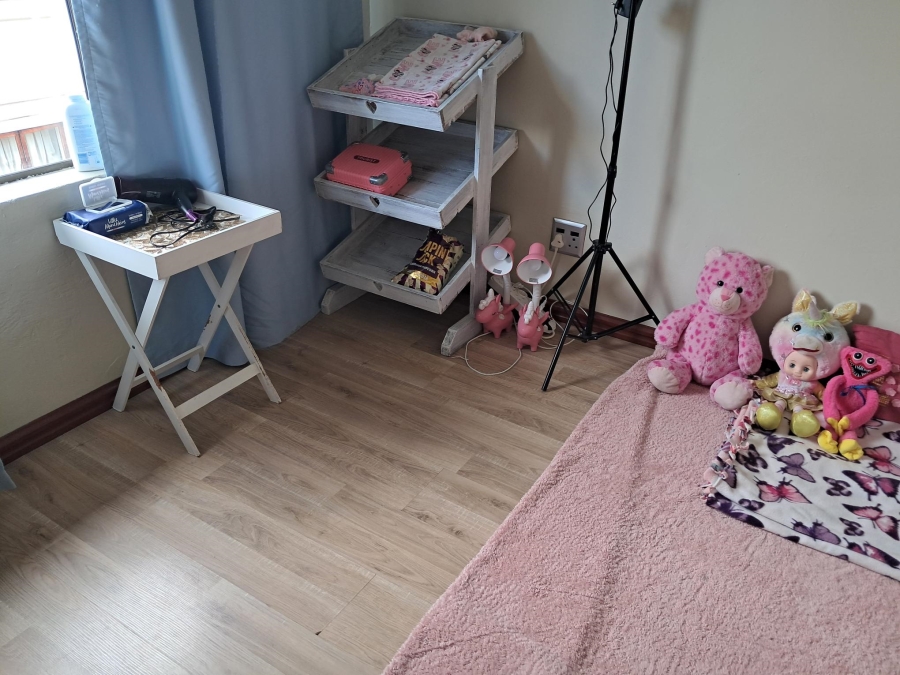 4 Bedroom Property for Sale in Sonneveld Gauteng