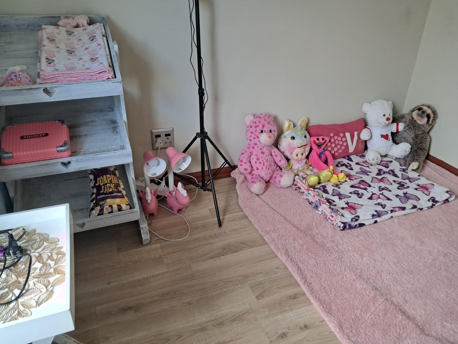 4 Bedroom Property for Sale in Sonneveld Gauteng