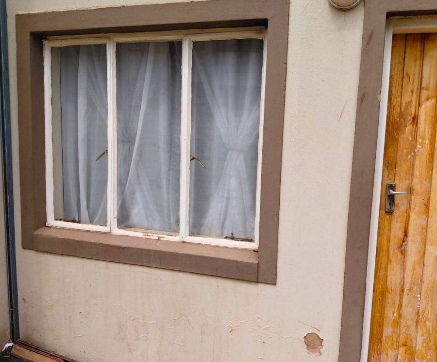 2 Bedroom Property for Sale in Greenhills Gauteng