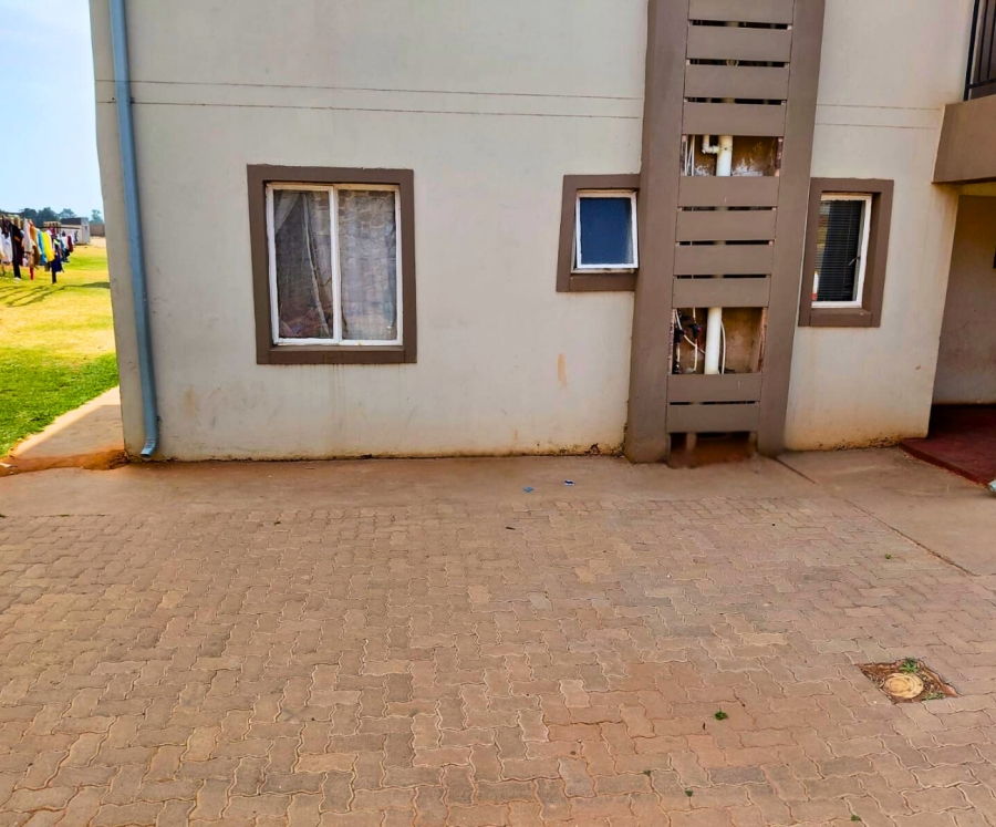 2 Bedroom Property for Sale in Greenhills Gauteng
