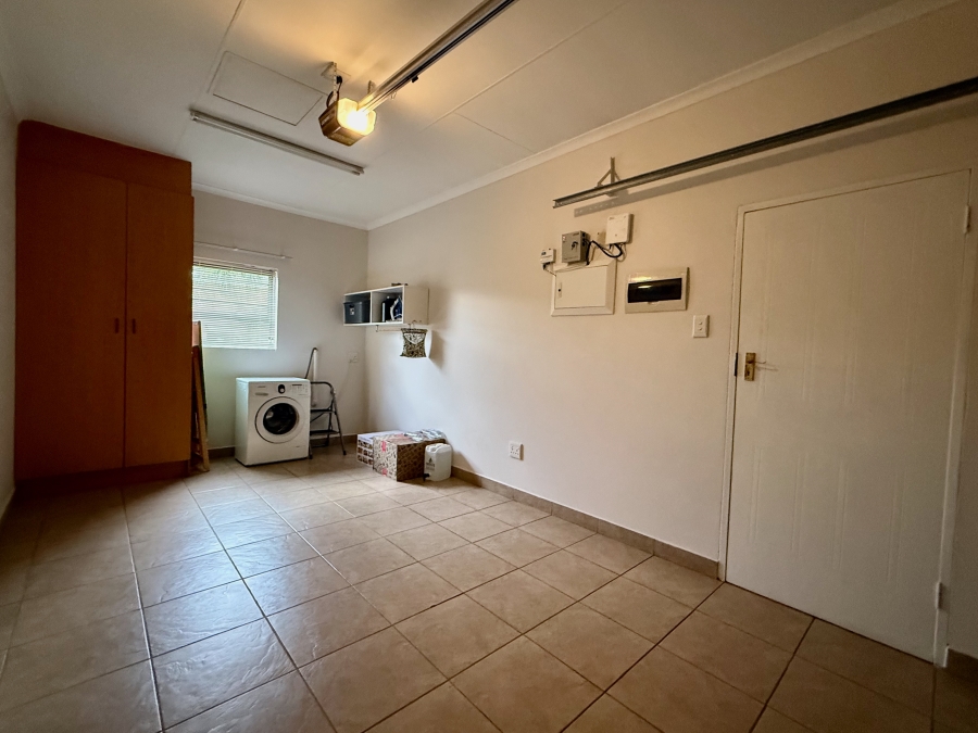 To Let 1 Bedroom Property for Rent in The Retreat Gauteng