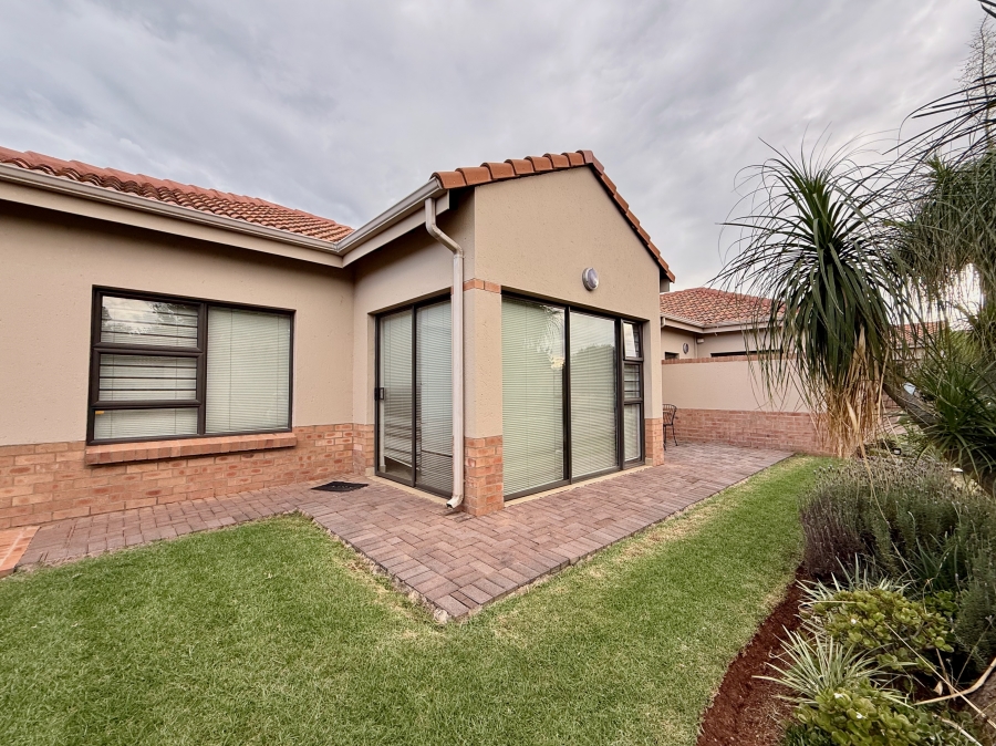 To Let 1 Bedroom Property for Rent in The Retreat Gauteng