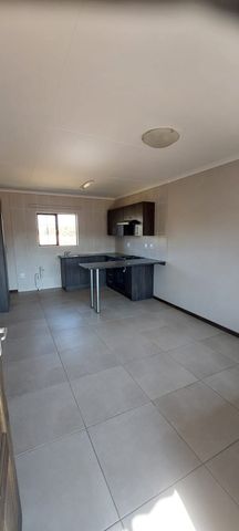 To Let 1 Bedroom Property for Rent in Kenleaf Gauteng