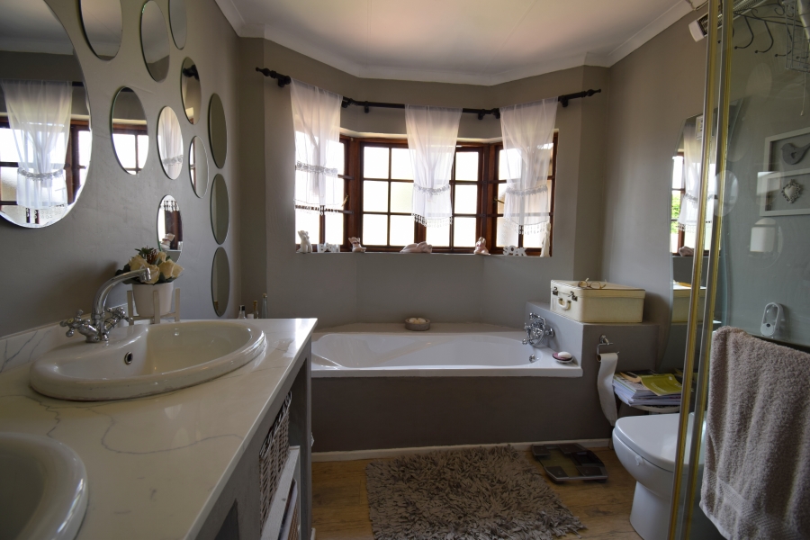 3 Bedroom Property for Sale in Kenleaf Gauteng