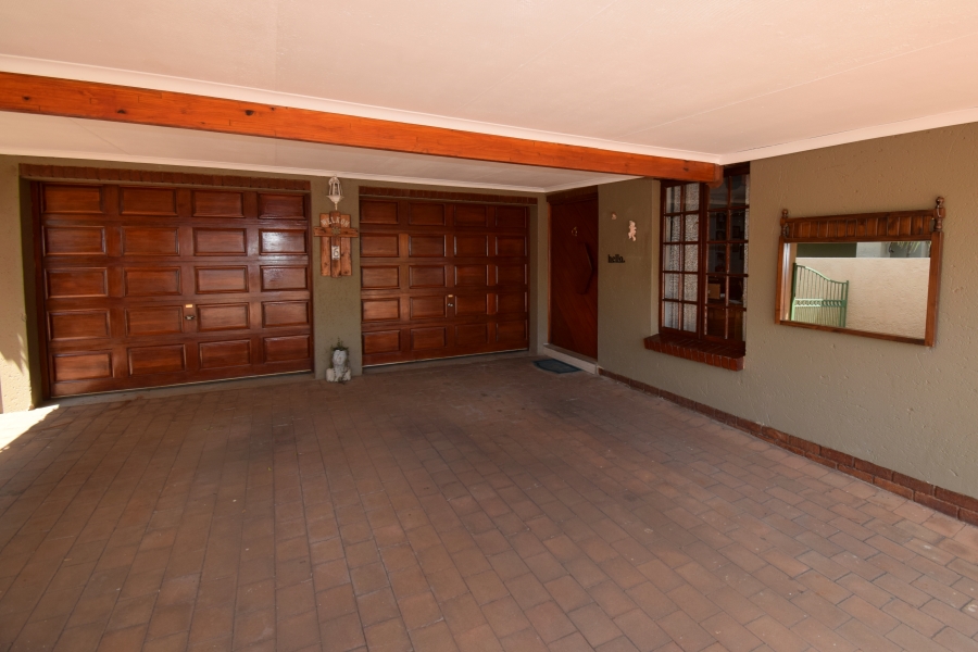 3 Bedroom Property for Sale in Kenleaf Gauteng