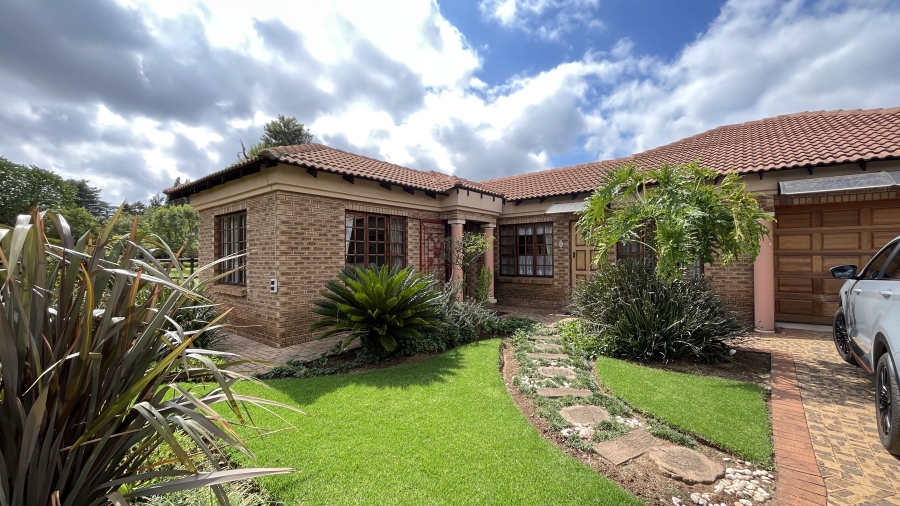 5 Bedroom Property for Sale in Fairlead Gauteng