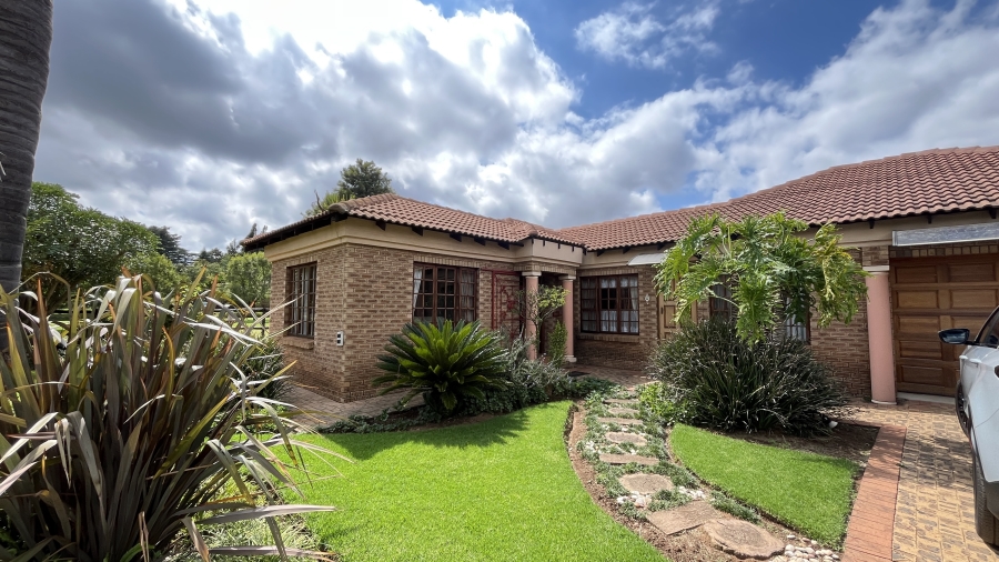 5 Bedroom Property for Sale in Fairlead Gauteng