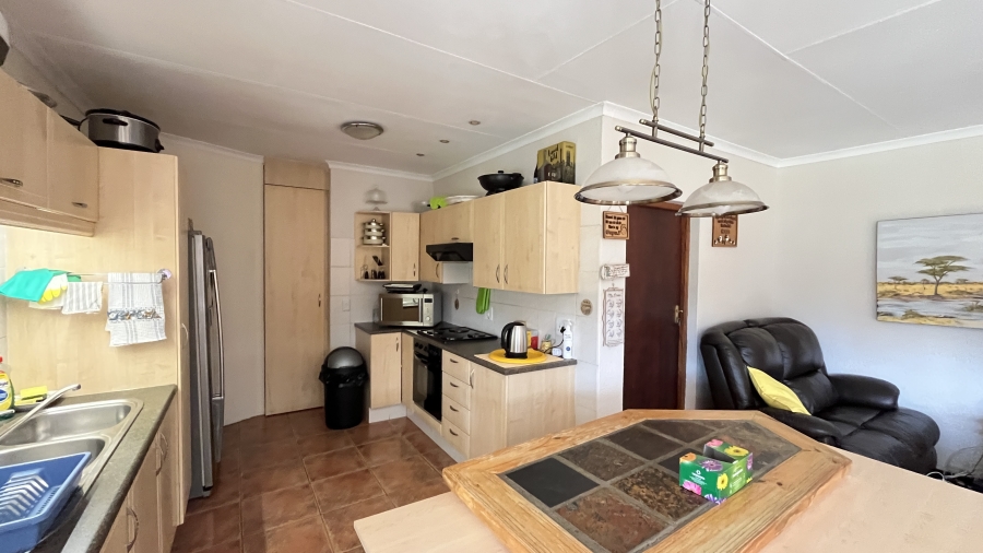 5 Bedroom Property for Sale in Fairlead Gauteng