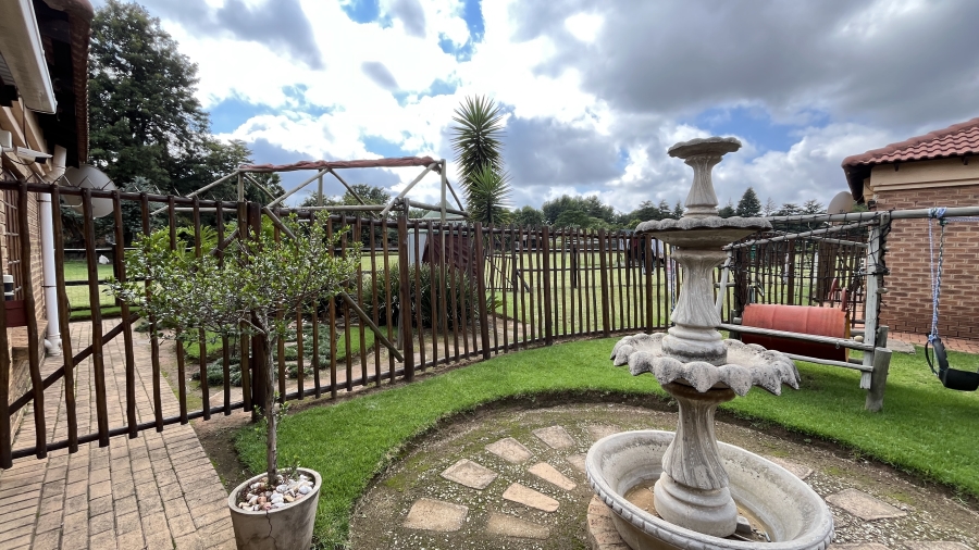 5 Bedroom Property for Sale in Fairlead Gauteng