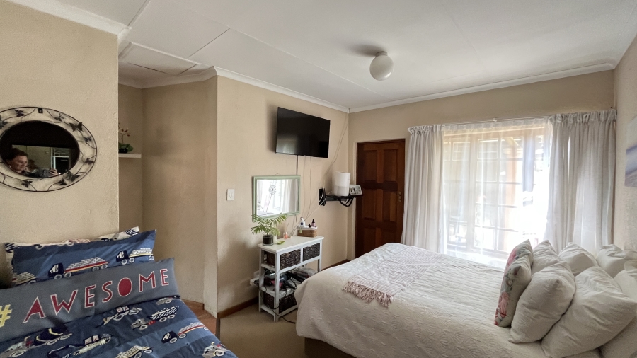 5 Bedroom Property for Sale in Fairlead Gauteng