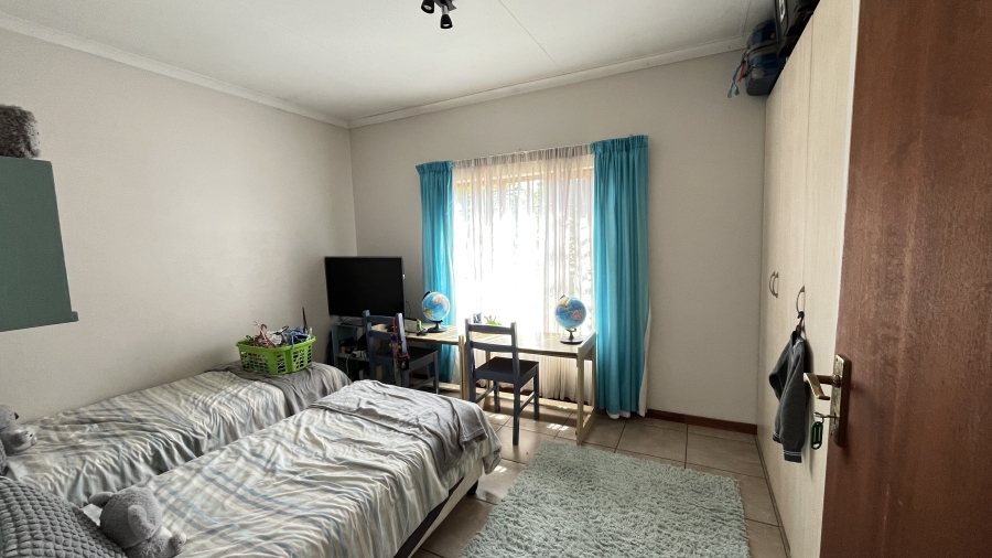 5 Bedroom Property for Sale in Fairlead Gauteng