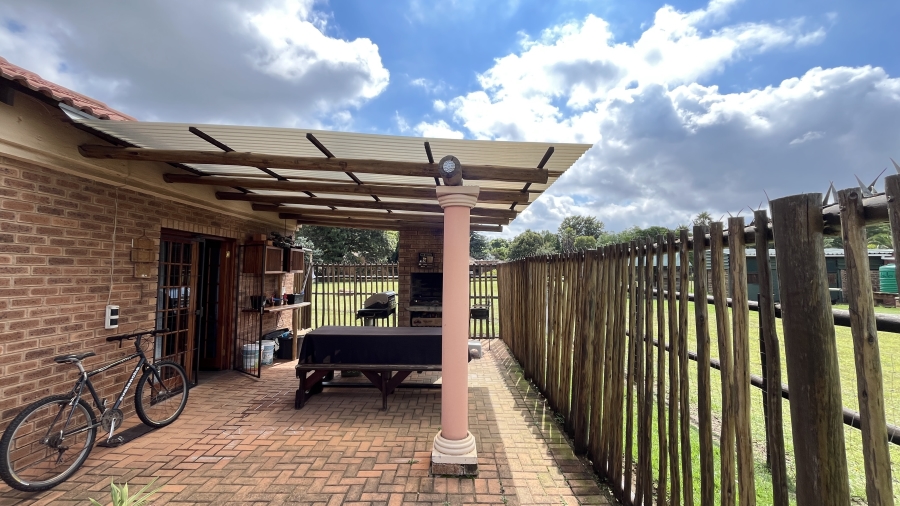 5 Bedroom Property for Sale in Fairlead Gauteng