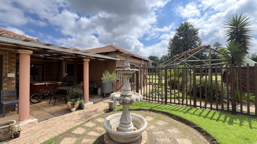 5 Bedroom Property for Sale in Fairlead Gauteng