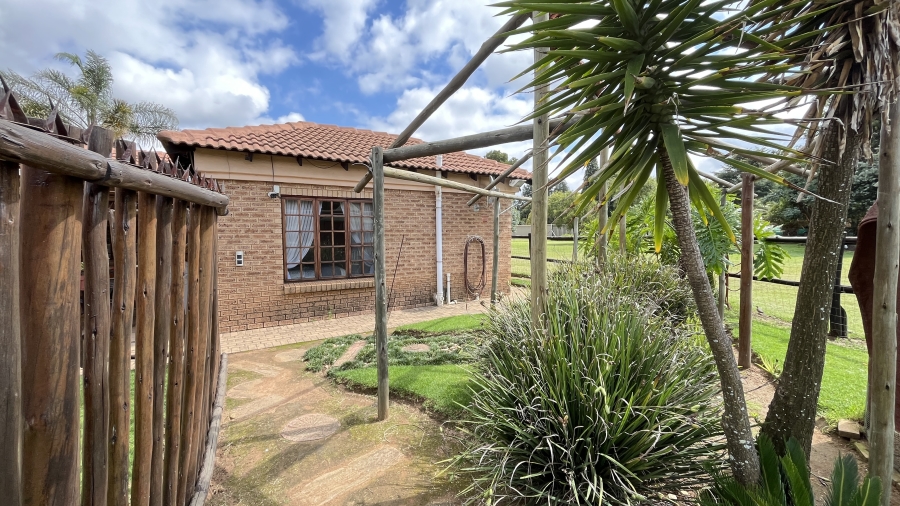 5 Bedroom Property for Sale in Fairlead Gauteng