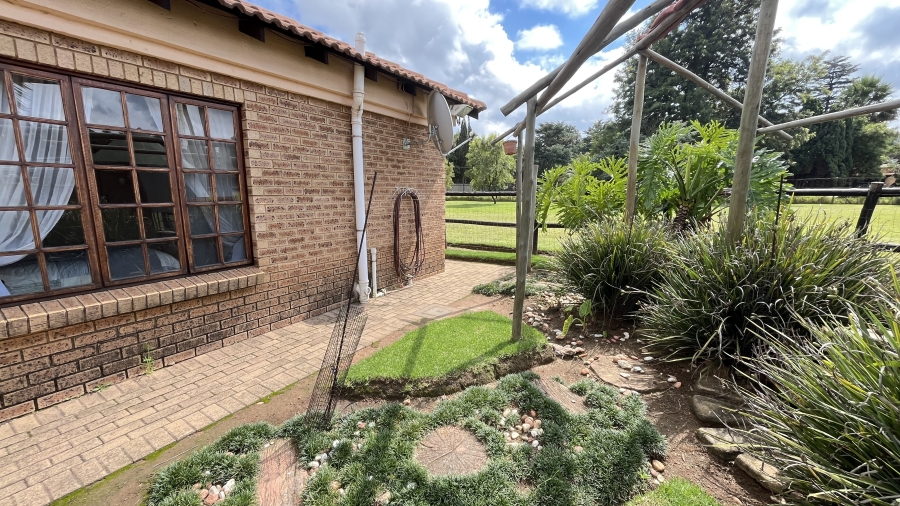 5 Bedroom Property for Sale in Fairlead Gauteng
