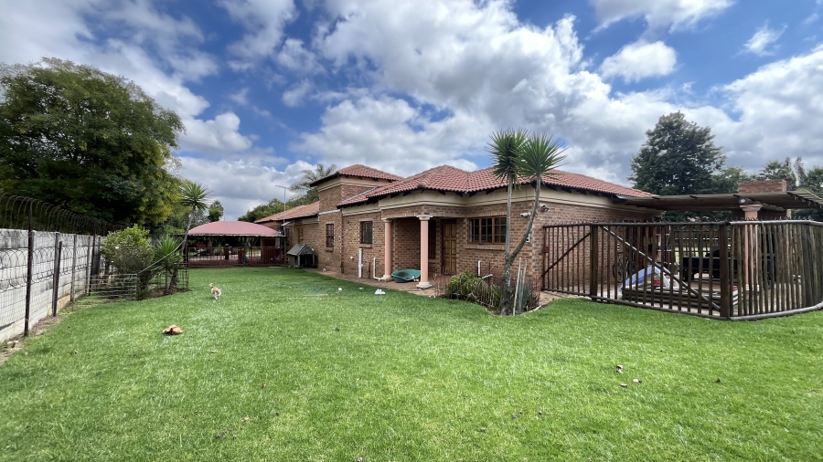 5 Bedroom Property for Sale in Fairlead Gauteng