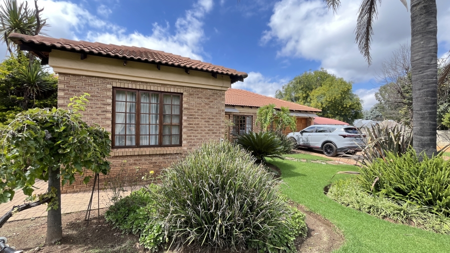 5 Bedroom Property for Sale in Fairlead Gauteng