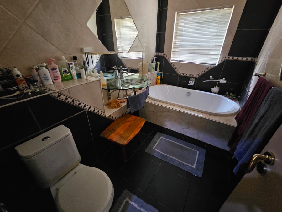 4 Bedroom Property for Sale in Vanderbijlpark SE 6 Gauteng