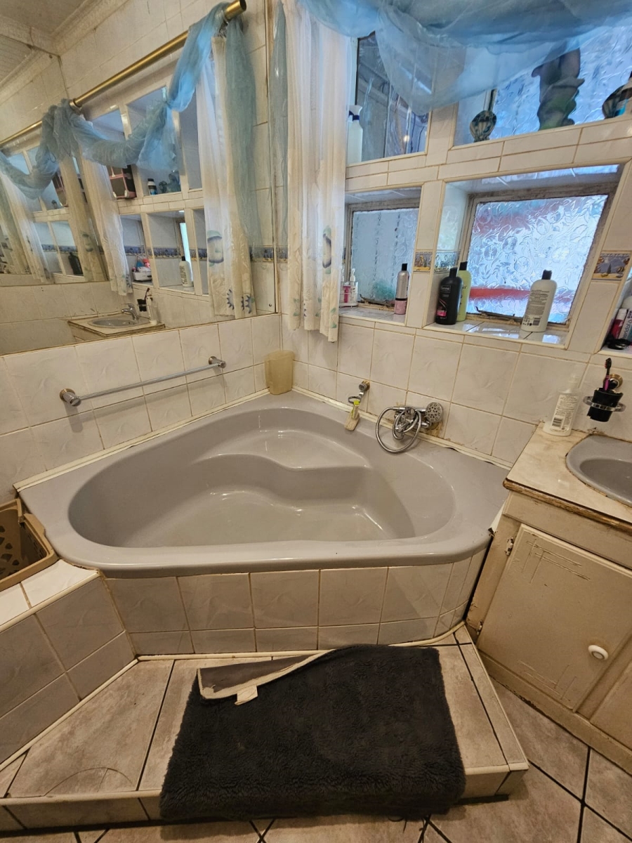 4 Bedroom Property for Sale in Vanderbijlpark SE 6 Gauteng