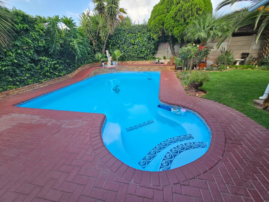 4 Bedroom Property for Sale in Vanderbijlpark SE 6 Gauteng