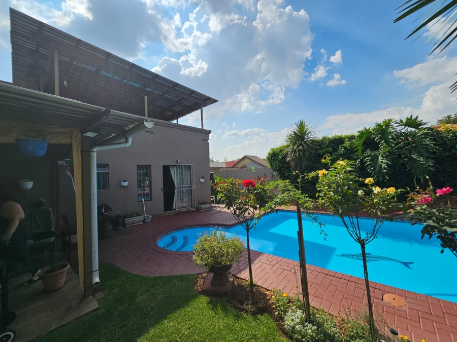 4 Bedroom Property for Sale in Vanderbijlpark SE 6 Gauteng