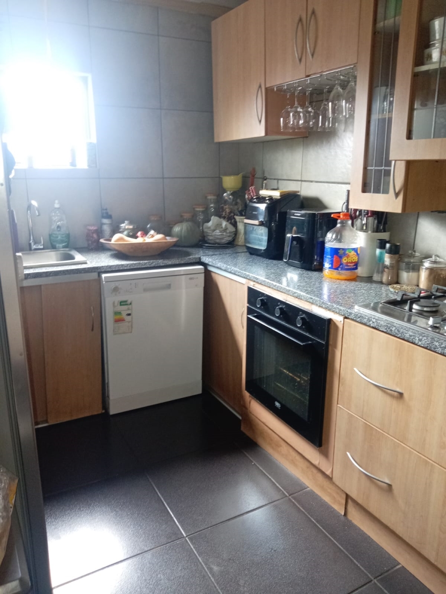 3 Bedroom Property for Sale in Falcon Ridge Gauteng