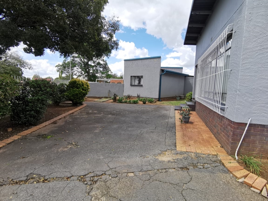 6 Bedroom Property for Sale in Brenthurst Gauteng