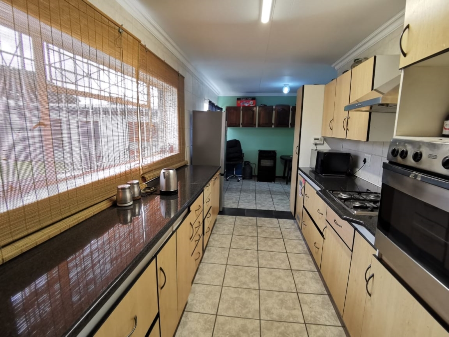 6 Bedroom Property for Sale in Brenthurst Gauteng