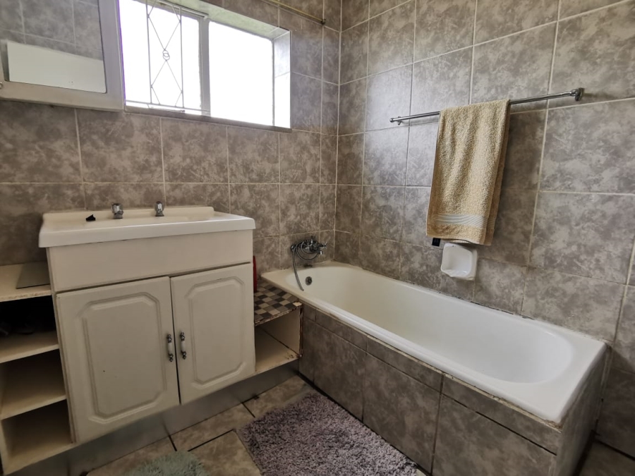 6 Bedroom Property for Sale in Brenthurst Gauteng