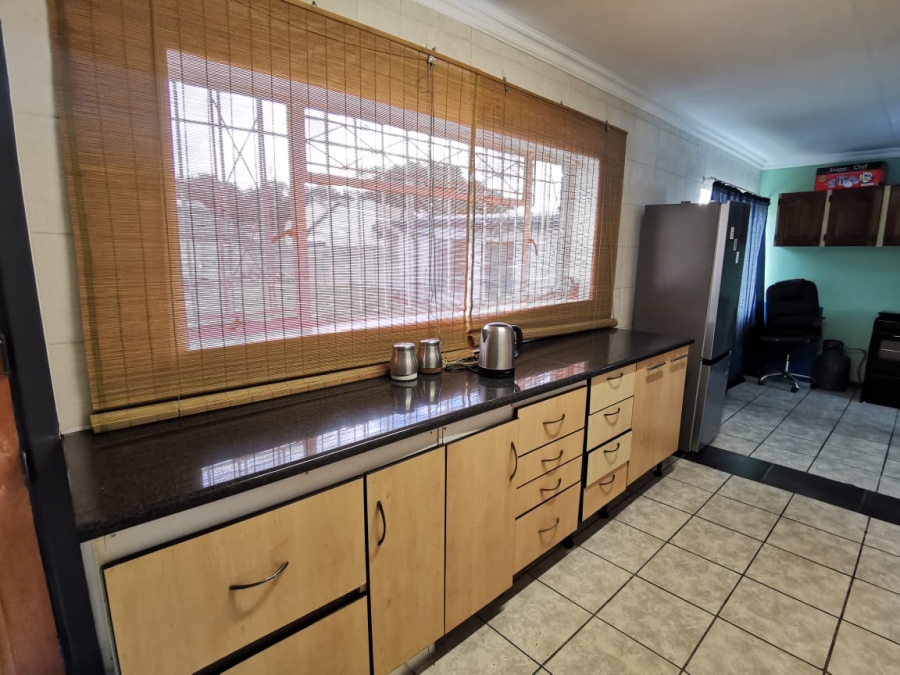 6 Bedroom Property for Sale in Brenthurst Gauteng