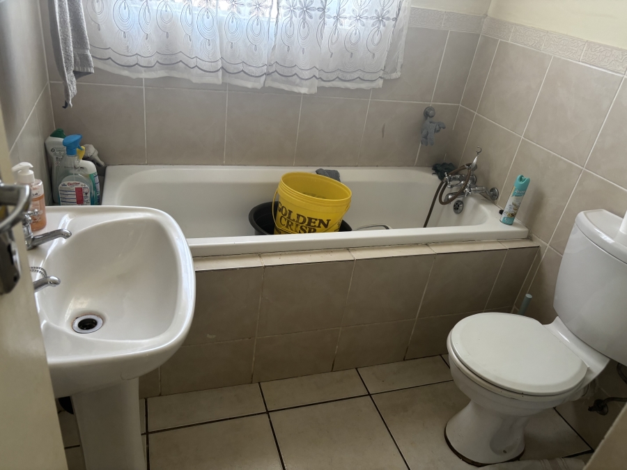 To Let 2 Bedroom Property for Rent in Castleview Gauteng