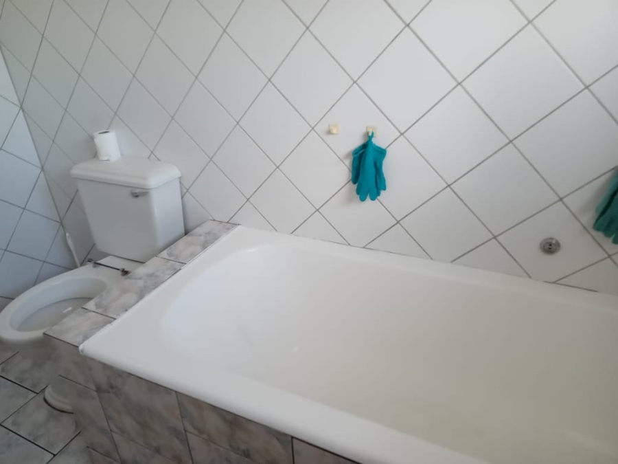 3 Bedroom Property for Sale in Mountain View Gauteng