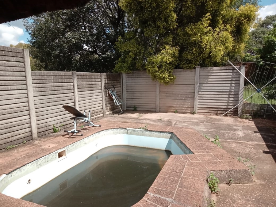 3 Bedroom Property for Sale in Mountain View Gauteng