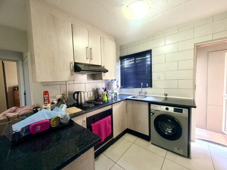 2 Bedroom Property for Sale in Lakefield Gauteng