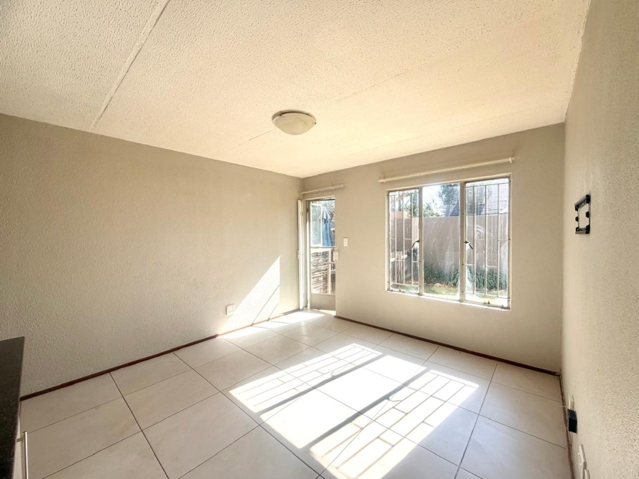 2 Bedroom Property for Sale in Lakefield Gauteng